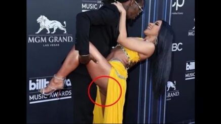 Shows her Pussy on the red carpet of the Billboard Music Awards