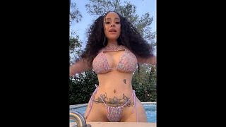 La Insuperable en Bikini super caliente y cachonda