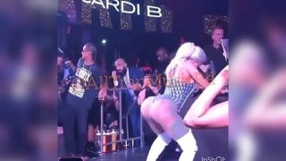Cardi B Piloneando su Enorme Culo Fiesta En Vivo