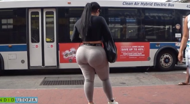 Nalgona en Leggins es grabada por pervertido todo el camino