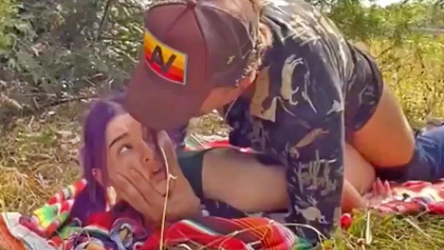 Flaca sumisa follada duro al aire libre y grabada