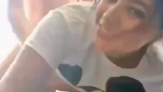 Milagro Flores se graba pisando en cuatro