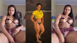 Saamara Jany se graba así misma masturbandose