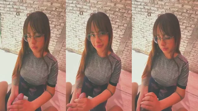Faby Onate manoseando una gran Polla Negra