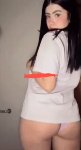 Mili Rangel presumiendo su cola en redes