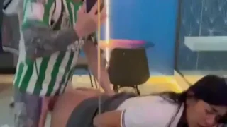 En vez de ir para la escuela se desvío para un motel a grabarse