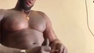 Leo Heredia se graba así mismo pajeandose