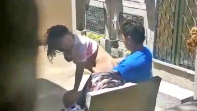 Graban a profesor culueando a una alumna en la escuela